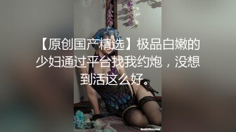 2024举牌定制，邻家乖乖女眼镜妹【小芸】高价私拍，露出道具紫薇丝足吃鸡爪弹足交啪啪野战花样真挺多 (4)