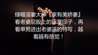 青春期躁动无良哥哥浴室门缝偷窥上大一的亲妹妹洗澡