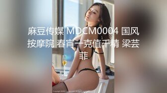   一脸骚样女仆装极品颜值美女，脱下丁字裤咬在嘴里，抖动美臀超嫩粉穴，舔弄炮友大屌