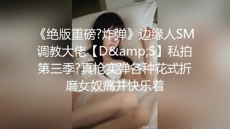 长相文静美臀粉穴美女腿腿大黑牛自慰诱惑，翘起屁股退下内裤露肥逼，近距离特写粉穴掰开，手指扣弄菊花也是粉色