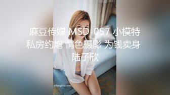  极品粉色T恤性感黑丝预计少妇前凸后翘身材笑容甜美一看就情欲躁动