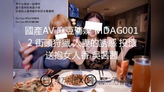 【榨精少女&不良人】高挑长腿萝莉全身粉嫩，挺瘦的但是奶子还挺大像刚发育好，史上最干净的小穴之一，无套内射洗鸳鸯浴