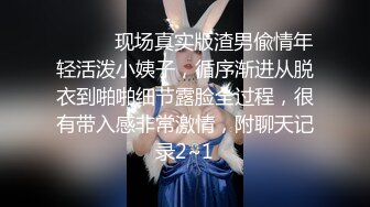  短发美少妇镜头前搔首弄姿黑丝长腿，趴下卖力交超大道具卖力深插