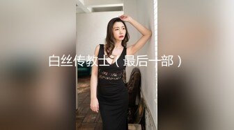 商场女厕全景偷拍两位美女店员的极品嫩鲍