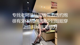 女神级颜值美女看不出居然这么骚  情趣吊带黑丝拨开内裤  特写炮击抽插粉穴  水喷在地板上舔弄  坐椅子上炮击