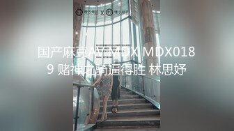 极品车模勾搭纹身社会小哥激情啪啪，鸡巴上倒上奶让骚逼舔弄