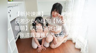 商场女厕近距离偷窥白衣美女不敢坐半蹲着尿的小嫩B