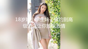 爬窗偷窥隔壁漂亮小少妇洗香香