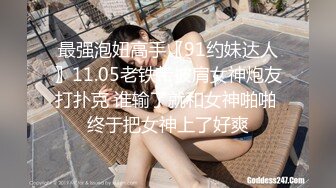 后入00后小女友，小穴很嫩