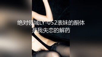 YC商场抄底镂空裙蕾丝内绝顶女神来回晃动嫩白臀露出一片黑毛