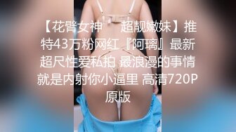  双飞高潮痴女，这两个母狗是真骚啊，全程露脸让小哥各种爆草蹂躏，淫声荡语一起舔鸡巴，连草带抠玩的好刺激