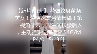 科技园女厕套裙装细长腿优雅小美人,紧窄的穴口两侧被磨得发白无毛