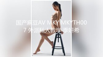 好骚的孕妇跟大哥户外骑摩托兜风，漏着奶子坐在后面揉捏，回到家就吃鸡巴搞硬了直接插，草的好暴力内射骚穴