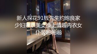  极品圆润美臀小少妇居家夫妻啪啪，跪着按头深喉插嘴，开档黑丝翘起大屁股后入