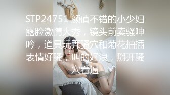  泽尻骚气眼镜少妇开档丝袜包臀裙找男技师按摩啪啪，勾引技师摸奶关灯交按摩床上抽插