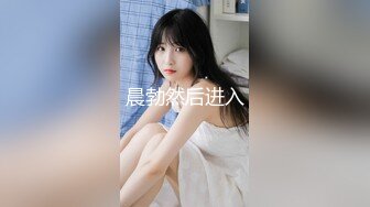 【新速片遞】 跟随抄底跟男友逛街的漂亮美女 屁屁很饱满蛮性感的 