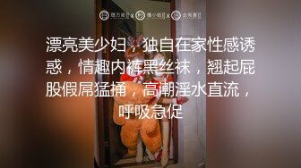 00后的快乐夜生活 奔驰男来买单 【03年安琪拉表妹】带上闺蜜一起酒吧热舞，厕所自慰，奔驰里舔逼，青春就要肆意挥霍，刺激 (3)