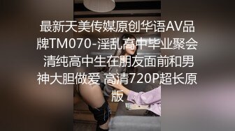 大战小妹妹激情3P，完美露脸高颜值好可爱，乖巧听话让两个大哥各种蹂躏