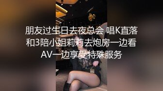 铁杆模特Liolya被她的情人惊醒，然后被他的大公鸡侵犯