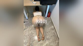 颜值女神露脸跟舔狗男友的激情碰撞，这男人真骚