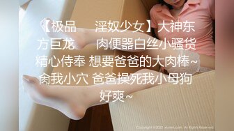 长发披肩的白嫩的格子衣服人妖猥亵床上的可爱少女接吻吃奶激情爱爱呻吟动听诱人