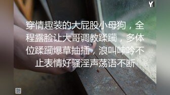 商场抄底带着孩子玩游戏的宝妈很窄的骚内关不住想出来透气的毛毛