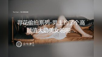 萌萌的纯情小妹，全程露脸镜头前直播赚外快，跟狼友撩骚互动，超级可爱，玩弄假鸡巴抽插小嫩穴