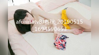 【新片速遞】 长沙美丽❤️ Ts美佳琪 ❤️ - 淫荡风骚的我来电竞酒店吃大肉棒了，小哥哥在上面玩吃鸡，我在下面吃鸡，好会玩！