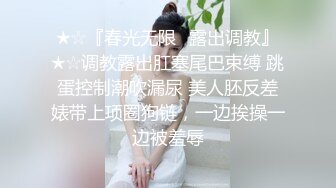 漂亮美眉3P 身材娇小苗条 小娇乳小粉鲍 菊花插肛塞屎都憋出来了 边拉屎边吃鸡 被两哥们连续输出