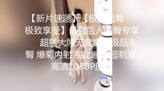 短发黑丝露脸极品小骚货镜头前大秀直播，互动狼友淫声荡语听指挥玩弄电动假鸡巴，抽插蹂躏自己抠高潮流淫水