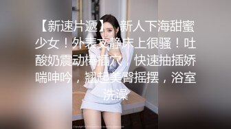 风情学妹露脸趴在纹身大哥胯间舔弄大鸡巴，开档黑丝