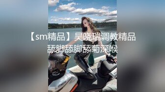   中年大叔花高价 让服眼鏡小嫩妹换上黑丝慢慢玩弄她的小嫩鲍