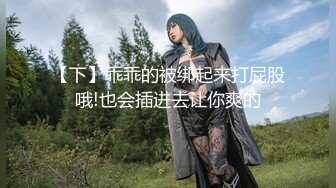 颜值美御姐炮友不在自慰，开档情趣内裤，扒开骚穴假屌抽插，搞得小穴湿湿