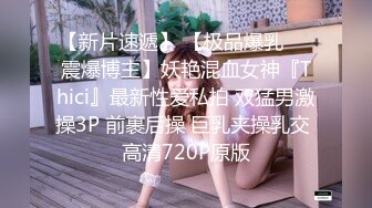 高颜值御姐美少妇，丝袜高跟诱惑，像个母狗一样跪在地上发骚诱惑狼友，揉奶玩逼特写展示舔手指的样子真骚