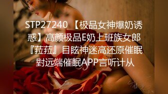 《极品CP魔手外购》美女如云餐饮店大神躲藏女厕逼脸同框偸拍数位小姐姐方便，被一个美女发现翻车了还好没有推门吓尿了 (3)