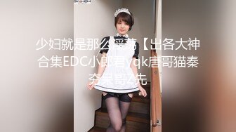 很哇塞的极品小女人露脸了，情趣诱惑狼友，舔脚舔假鸡巴，前后坐插假阳具浪叫呻吟，道具抽插高潮不断好刺激