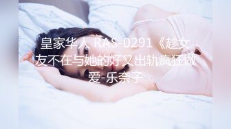 油亮无缝黑丝Lo裙女仆使出浑身解数足交口交乳交帮主人榨精！