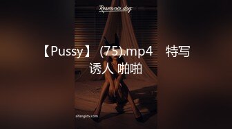 女性精油SPA按摩技师的偷拍直播，手法精湛抠着骚逼玩阴蒂，少妇受不了掏出技师大鸡巴口交，爆草抽插流白浆