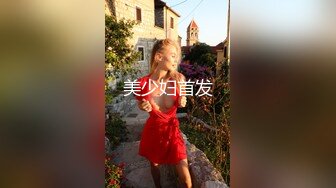 大奶美女 菊花塞着肛塞被大肉棒无套后入