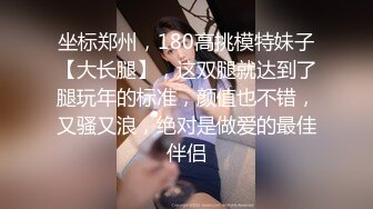 美娜非常nice时尚~美女配上高端场地还挺吸睛的~