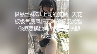 【新片速遞】小哥双飞姐妹花，露脸享受小妹的口交大鸡巴，丝袜情趣诱惑，各种体位抽插爆草无套蹂躏，让骚姐舔干净看她自慰