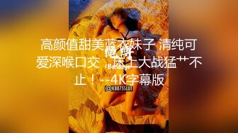 都蹲守白色长裙美女❤️皮肤白皙阴毛乌黑,两片肉唇夹着细小的逼洞