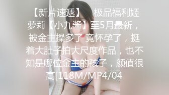 两01年萝莉萌妹双飞，帮忙抬腿看着姐妹被操，轮流爆插