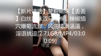 端庄优雅的美女，一句内心很焦灼表露出内心的饥渴与淫荡，略显害羞的扒开逼展现给众人，每每都让人看的血脉