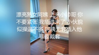 齐逼牛仔短裤！风骚小姐姐！柔软大奶子，怼在镜头前扣穴，翘起屁股摇摆，表情一脸淫骚