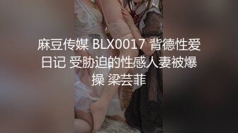 牛仔裤小背心  很会玩诱惑极品女神  难得露脸细长美腿  脱下丁字裤露多毛肥穴  翘起对着镜头扣弄 