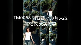 白丝无毛逼风骚女友露脸颜值不错伺候小哥，跟小哥舌吻上位抽插爆草，让小哥吃奶子用道具玩逼好多淫水真刺激