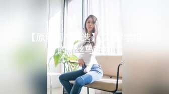 约操女仆装小网红 在直播间有人问我喜欢什么姿势 我说喜欢后入 用力 你干嘛老打我屁屁 后背纹身有特色 逼很紧 内射