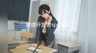 小吃街一路跟踪抄底美女白领穿着透明内裤隐约看到一坨黑B毛