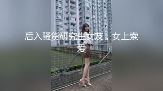 金发苗条骚女【奶油甜心】黑丝舔足自摸道具自慰，舔弄振动棒掰穴扣逼，很是诱惑喜欢不要错过